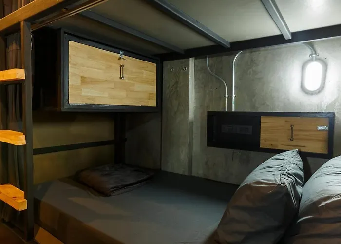 Episode 11 Hostel *