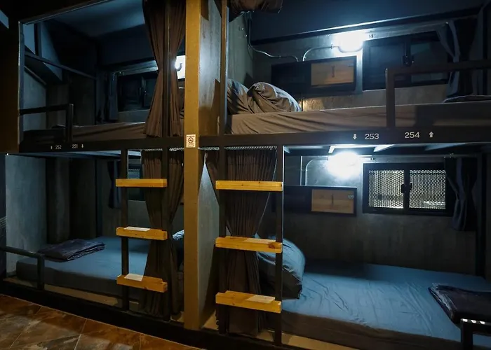 Episode 11 Hostel *