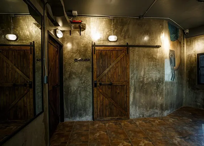 Episode 11 Hostel *