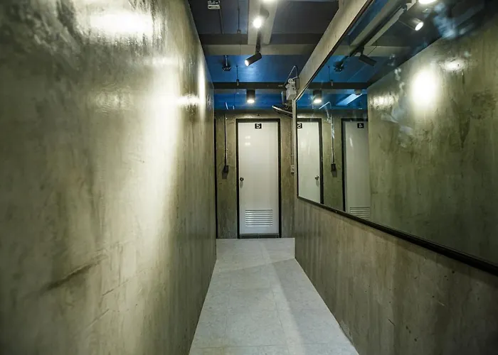 Episode 11 Hostel *